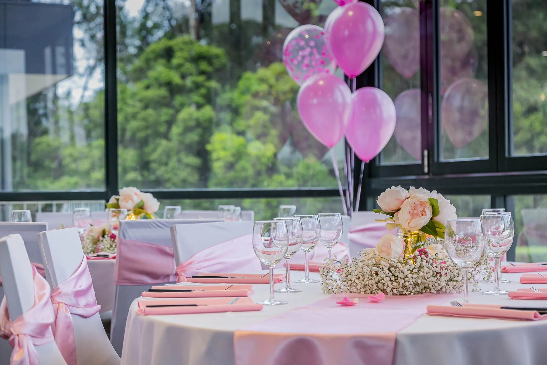 hdtv_pink_landscape_table_centrepiece